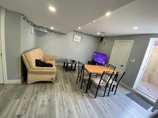 1 Bedroom Basment - Photo 2