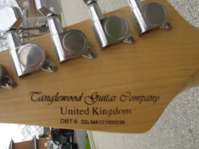 SELLING A TANGLEWOOD DISCOVERY DBT 6 ELECTIC GUITAR WITH STAND! - Photo 4
