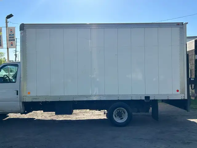 2021 Ford Econoline E-450 - Photo 3