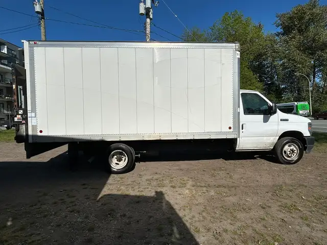 2021 Ford Econoline E-450 - Photo 4