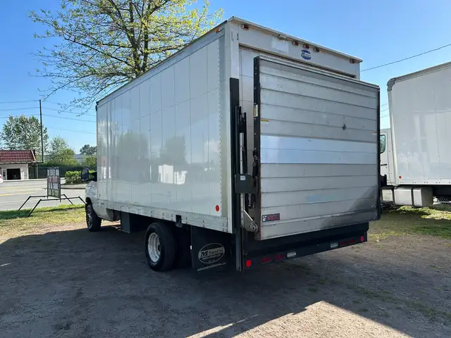 2021 Ford Econoline E-450 - Photo 6