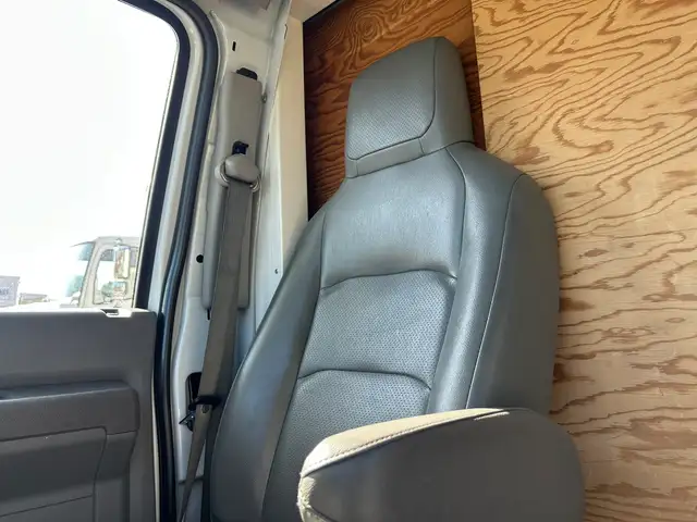 2021 Ford Econoline E-450 - Photo 14