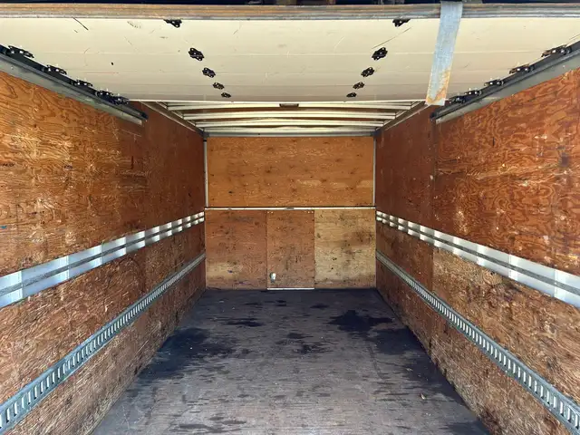 2021 Ford Econoline E-450 - Photo 15