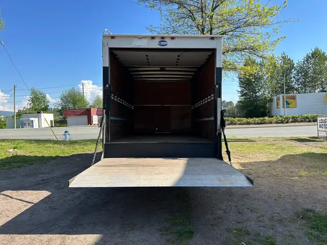 2021 Ford Econoline E-450 - Photo 16