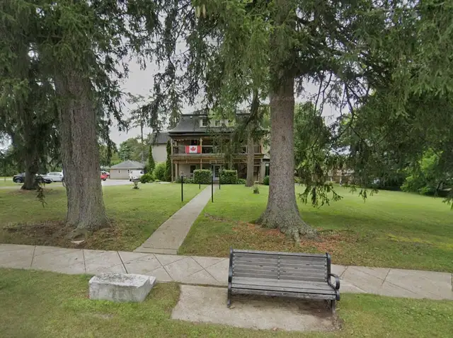 Heritage Gravenhurst 2 Bedroom unit! - Photo 11