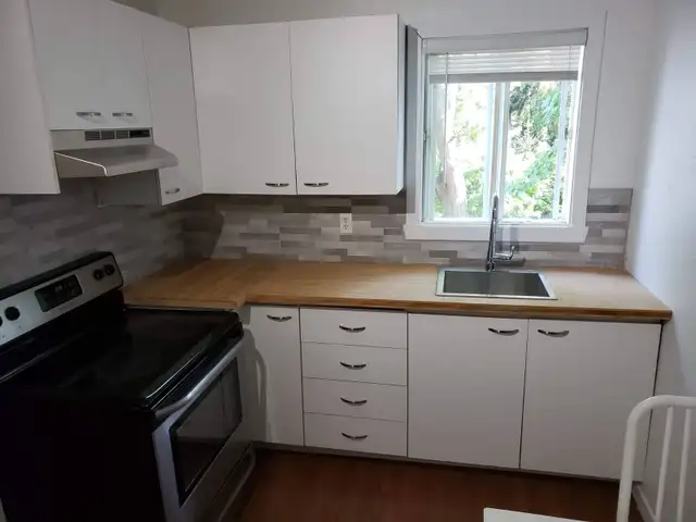 3 1/2 TOUT INCLUS devant le cégep de Sherbrooke