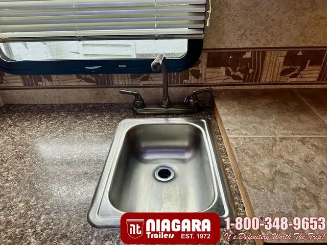 2011 EVERGREEN EVER-LITE 31RB Travel Trailer - Photo 12