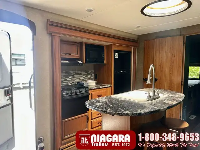 2016 STARCRAFT AUTUMN RIDGE 339BHTS Travel Trailer - Photo 11