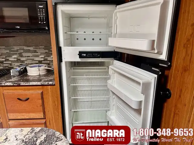 2016 STARCRAFT AUTUMN RIDGE 339BHTS Travel Trailer - Photo 17