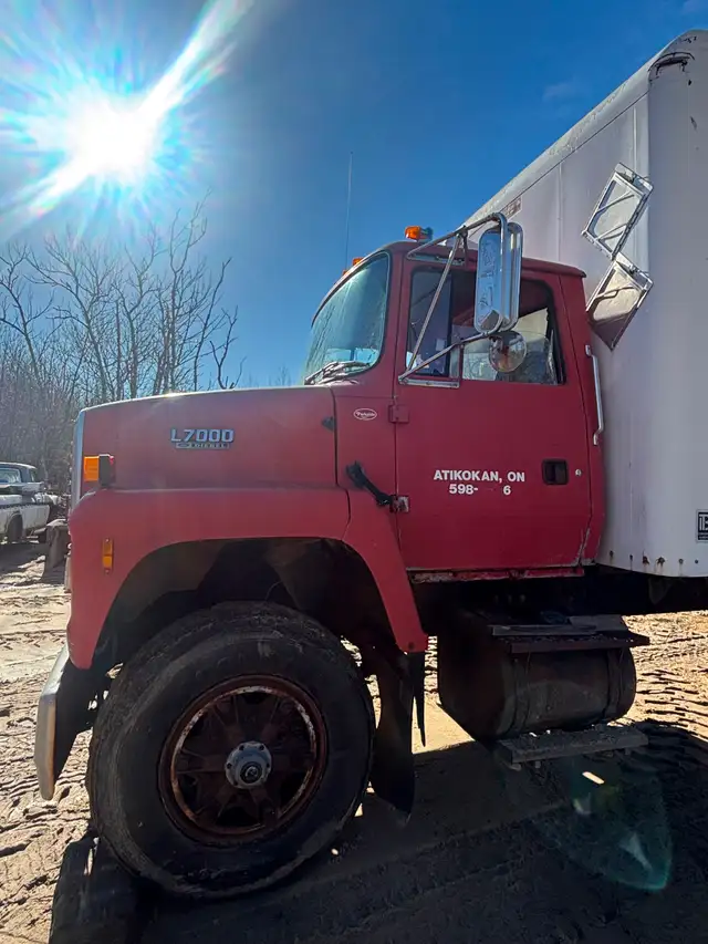 1993 Ford Gardwine Truck. Cummins. Parting out - Photo 2