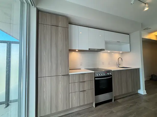 Downtown Wellesley condo - Photo 2
