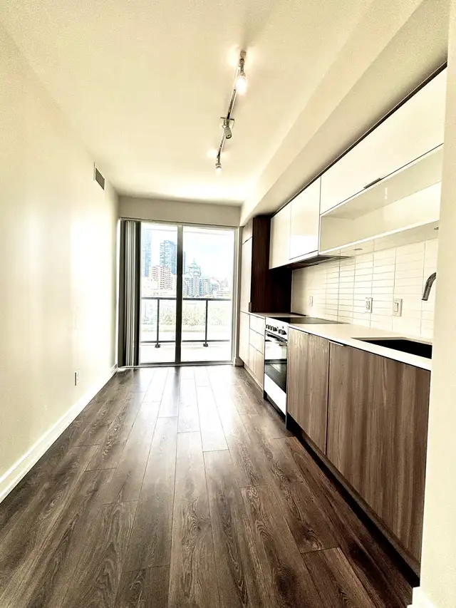 Downtown Wellesley condo - Photo 3