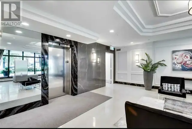 Bachelor Studio Apartment 30 Gloucester St. (Yonge Bloor area) - Photo 2