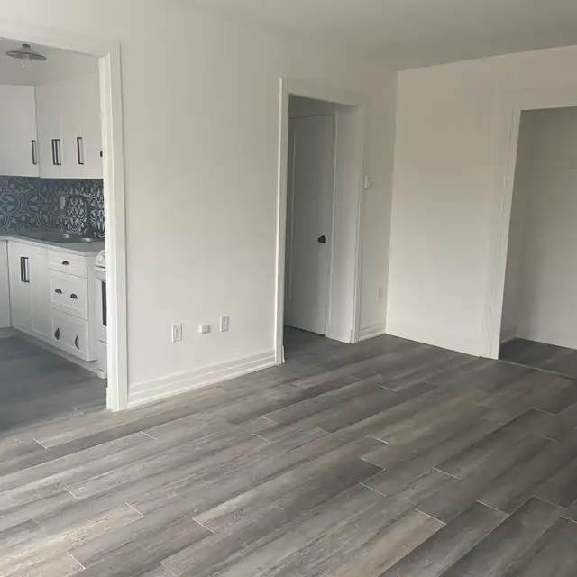 Bachelor Studio Apartment 30 Gloucester St. (Yonge Bloor area) - Photo 3
