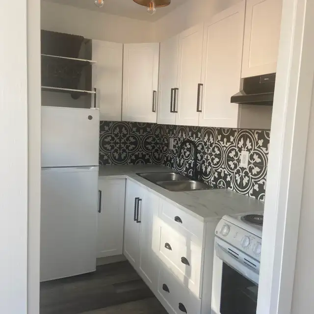 Bachelor Studio Apartment 30 Gloucester St. (Yonge Bloor area) - Photo 4