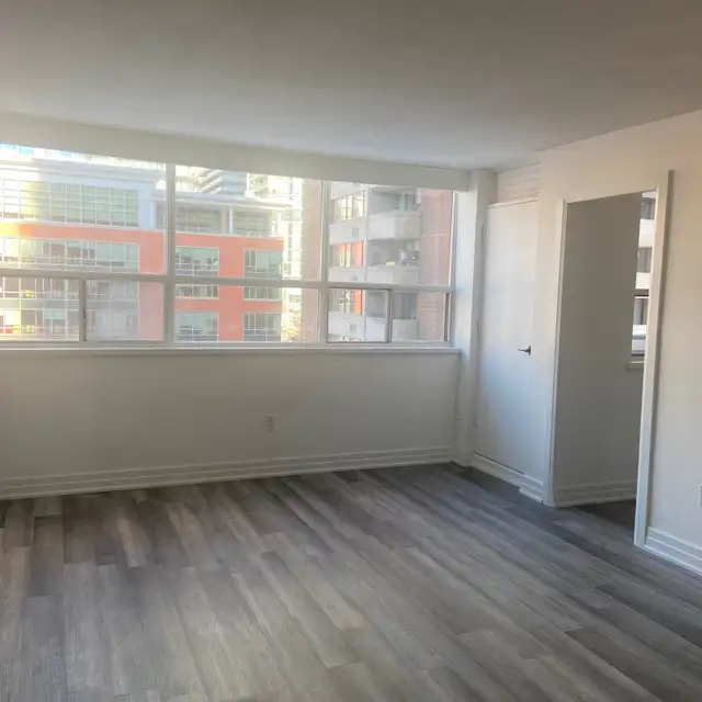 Bachelor Studio Apartment 30 Gloucester St. (Yonge Bloor area) - Photo 5