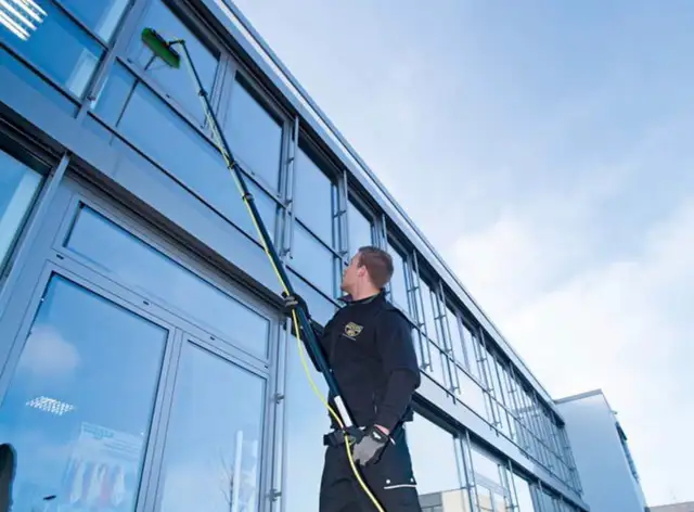 window cleaning Halton region - Photo 2