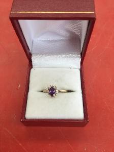bague en or à pierre violette