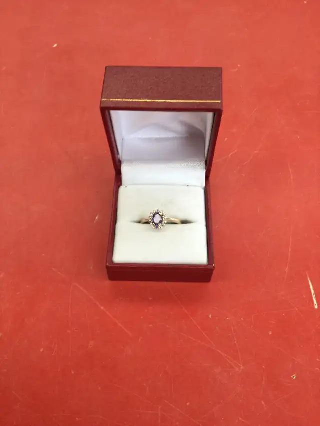 bague en or à pierre violette - Photo 2
