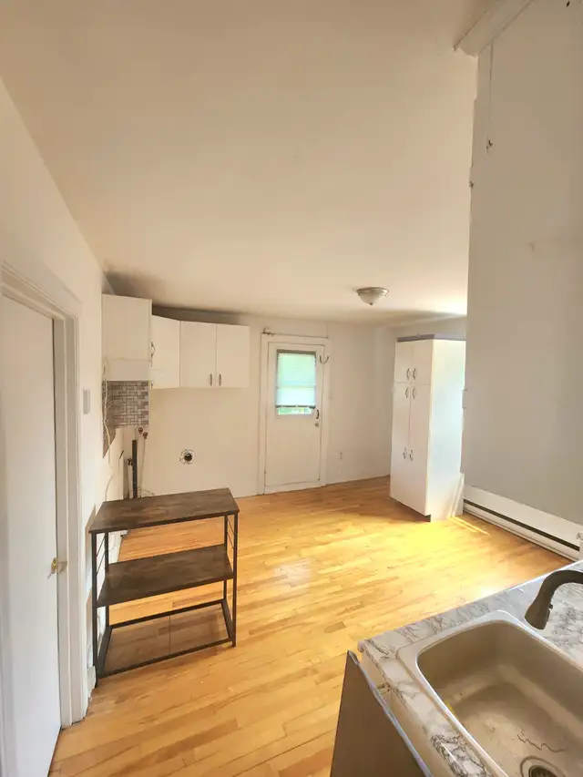 4 1/2 Duplex 2e étage électroménagers - Photo 8