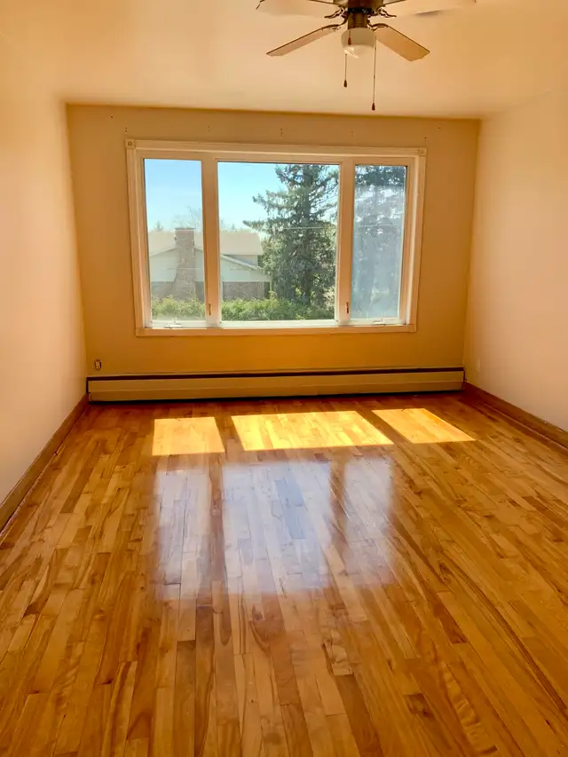 Brossard for rent-3 bedrooms-Renovated Top Floor