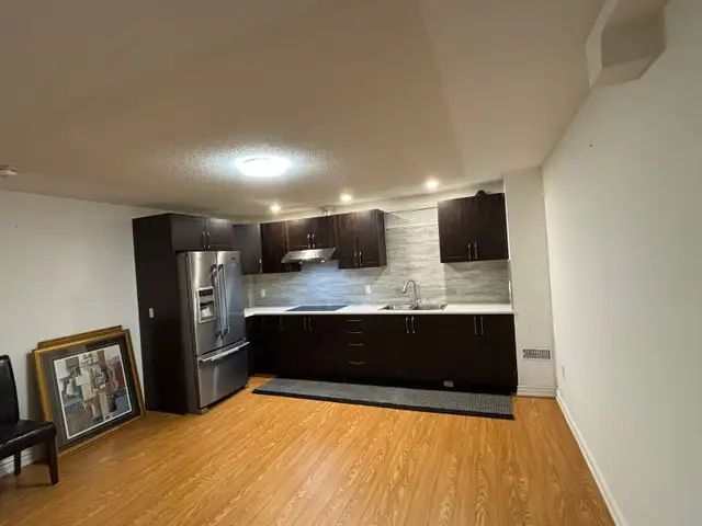 Walkout legal basement Brampton - Photo 2