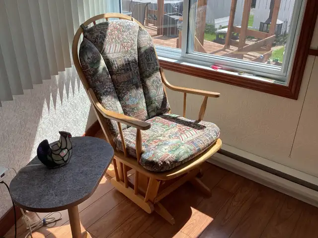 chaise berçante $40.00