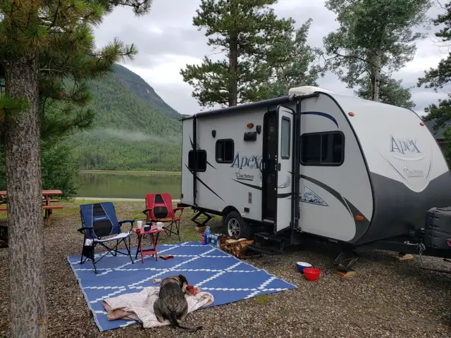 2015 Coachmen Apex 19' Travel Trailer