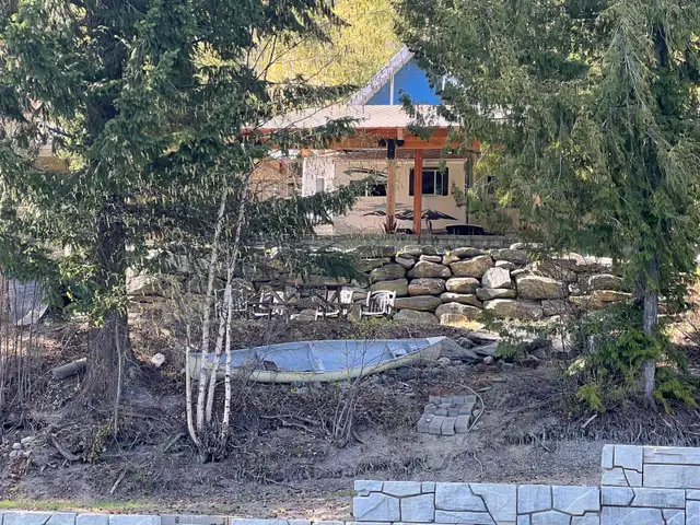 Two Lakefront Properties – Ridge Resort, East Barriere Lake