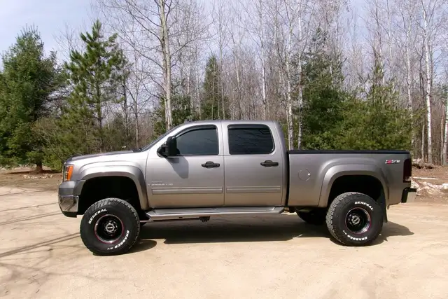 2008 LIFTED GMC SIERRA 2500HD DURAMAX SAFETIED