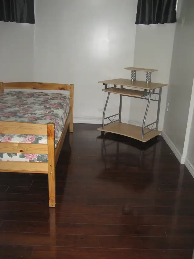 ROOM AVAILABLE - Photo 2