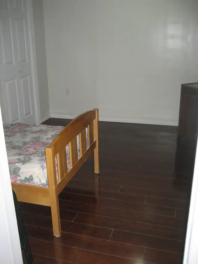 ROOM AVAILABLE - Photo 3