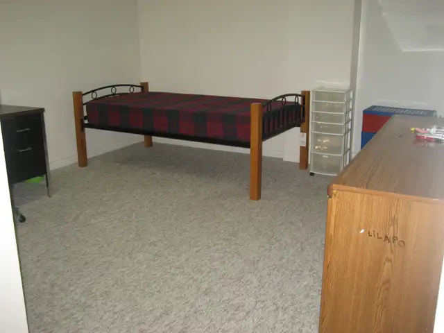 ROOM AVAILABLE - Photo 4