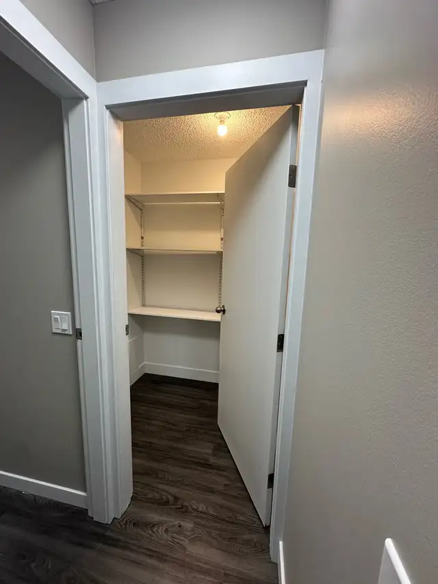 Adult Only 1-Bedroom Suite for Rent - Photo 8