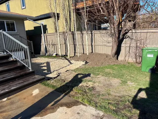 Free dirt. Nice dirt with a bit of grass sod. - Photo 2