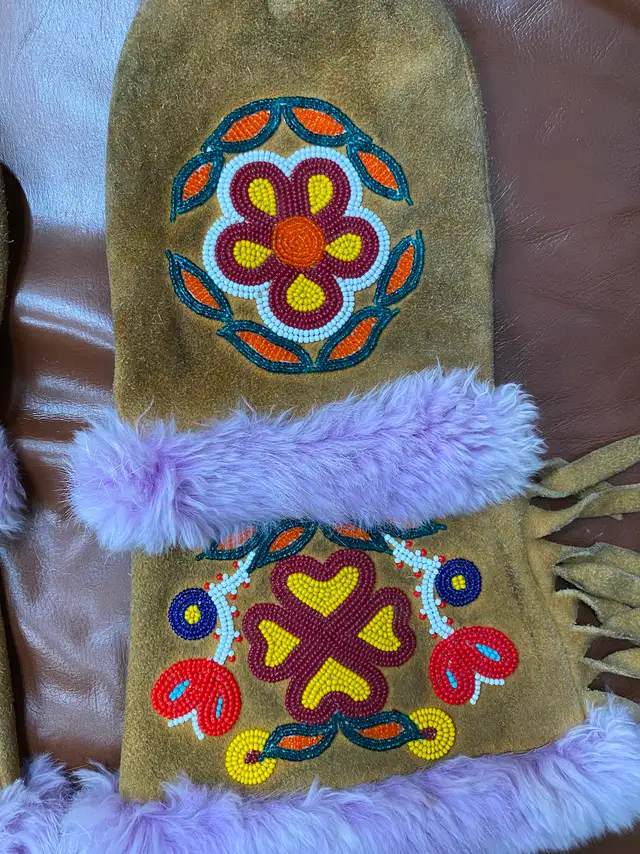 Authentic Indigenous Beaded Gauntlets from Northern Manitoba - Photo 2