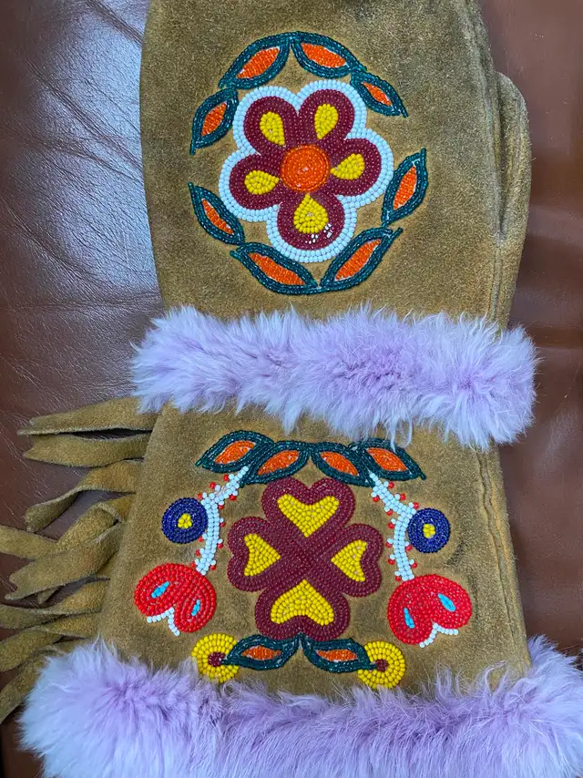 Authentic Indigenous Beaded Gauntlets from Northern Manitoba - Photo 3
