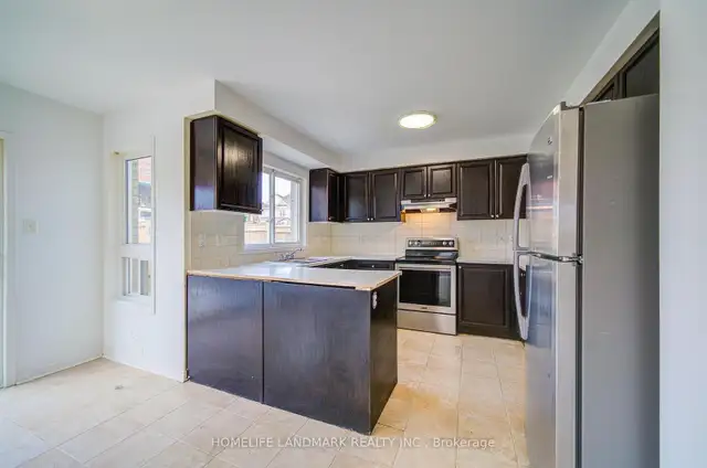 full house oshawa rent 6 parking $3500 entire home - Photo 4