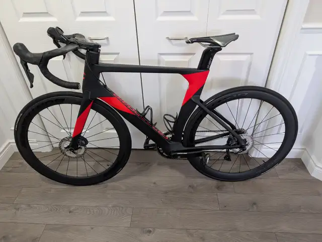 Vélo de route Cannondale (carbone) 56'  Prix: 5200 $