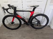 Vélo de route Cannondale (carbone) 56'  Prix: 5200 $