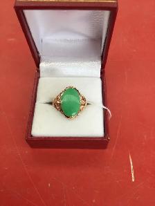 bague en or 14k à pierre verte