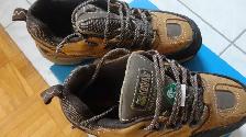 BRAND NEW SAFERTY SHOSE SIZE 9 1/2 ASK $90