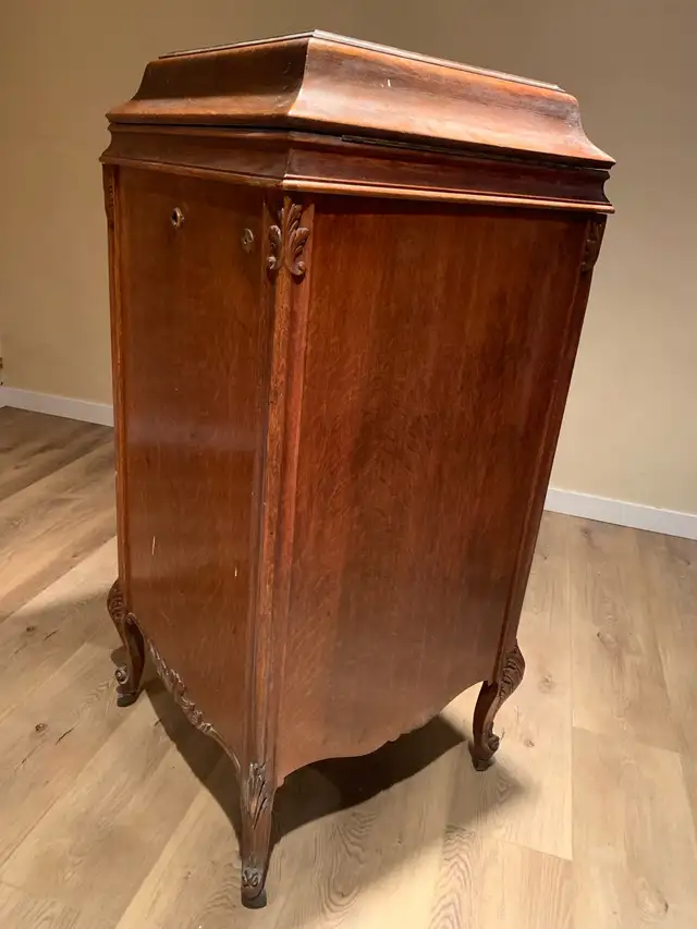 FREE: Antique Gramophone - Photo 4