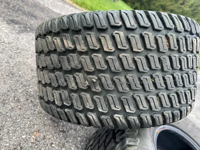 22x10.00-10 Turf Tires