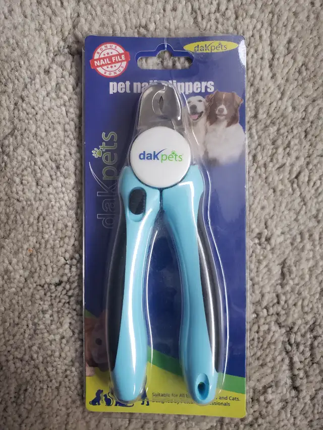 DakPets dog nail trimmer