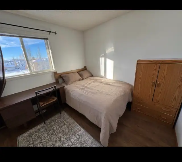 Moutain Views private room in Milrise SW
