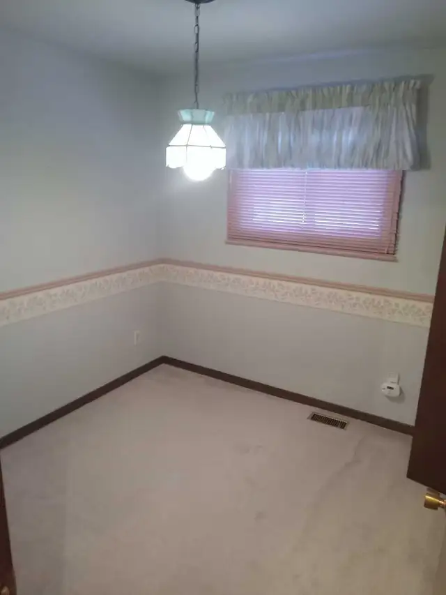 2 Private Rooms Available in South Windsor off Walker Road - Photo 6