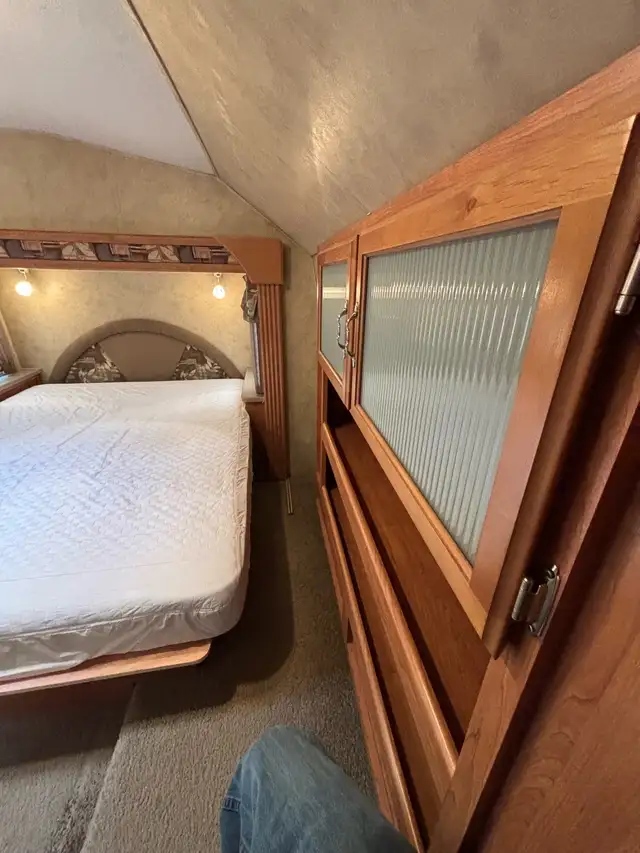 5th wheel RV - Photo 7