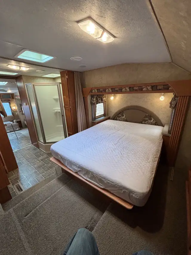 5th wheel RV - Photo 8