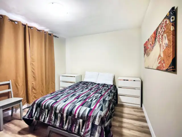 Chambre à louer / Room for rent /  m.St-Michel - Photo 2